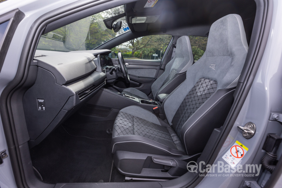 Volkswagen Golf Mk8 (2021) Interior