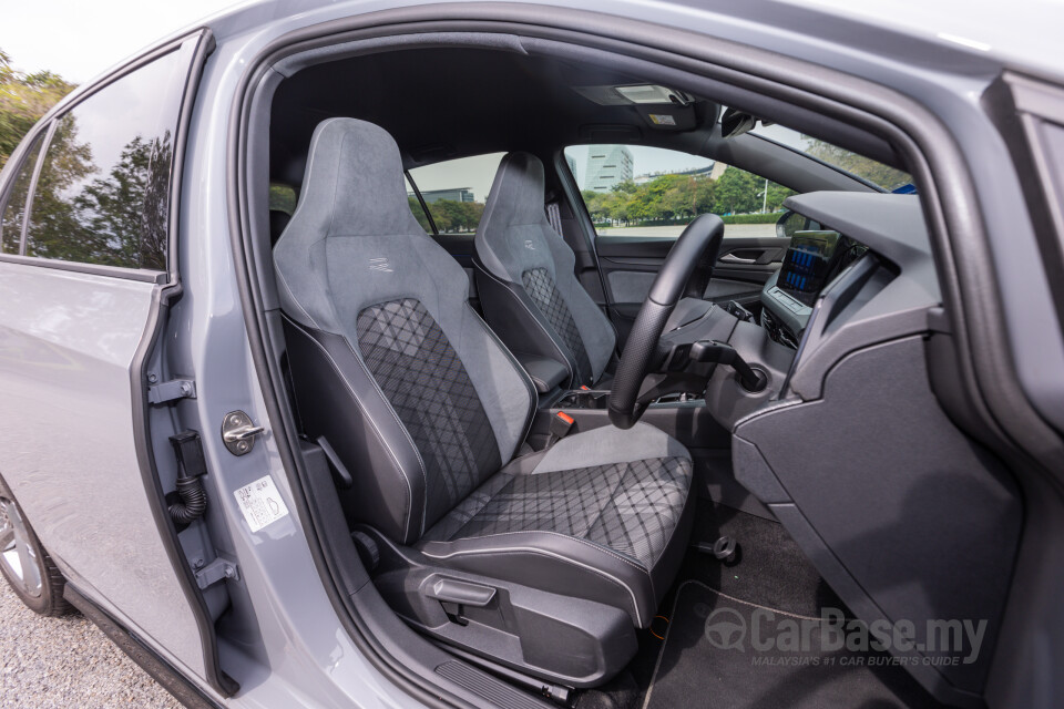 Volkswagen Golf Mk8 (2021) Interior