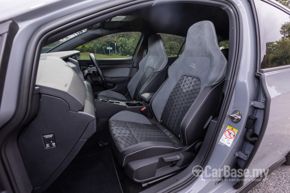 Volkswagen Golf Mk8 (2021) Interior