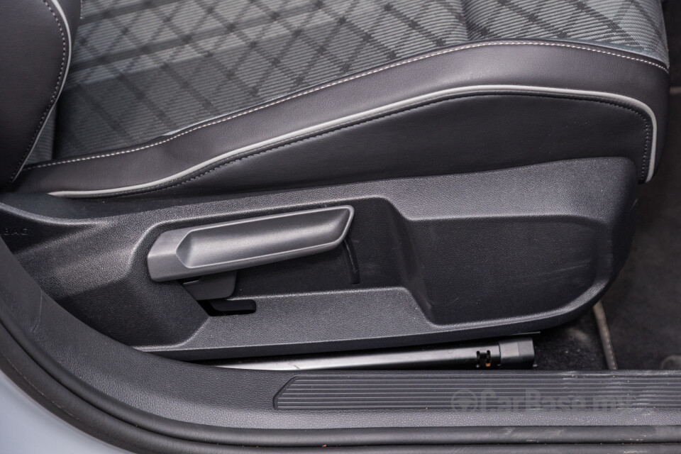 Volkswagen Golf Mk8 (2021) Interior