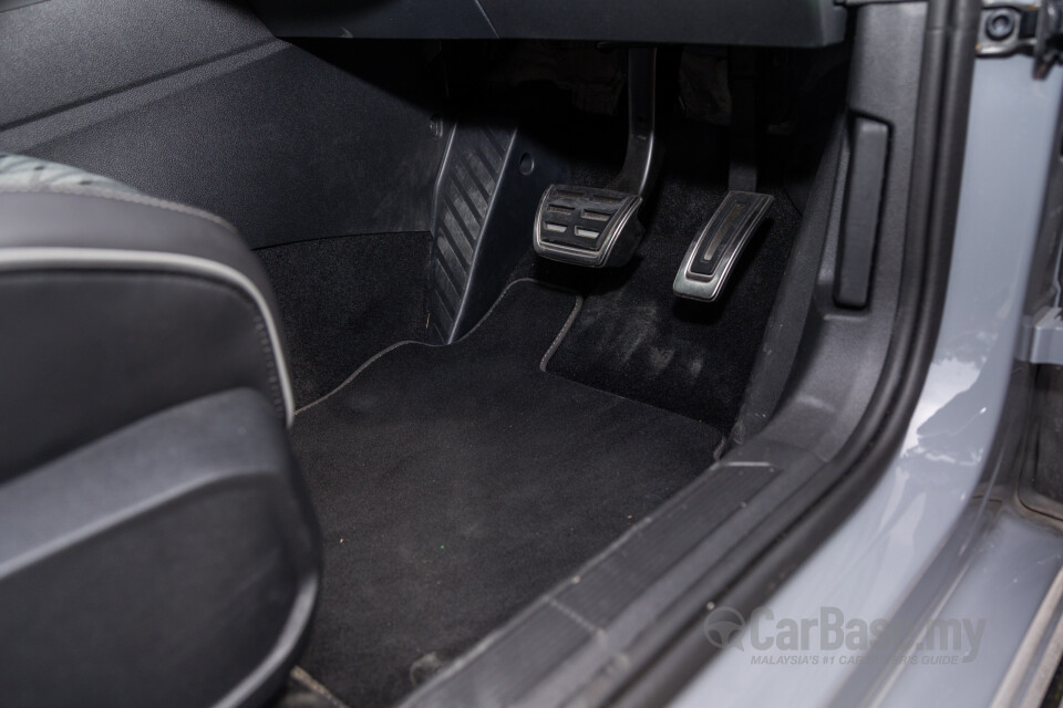 Volkswagen Golf Mk8 (2021) Interior