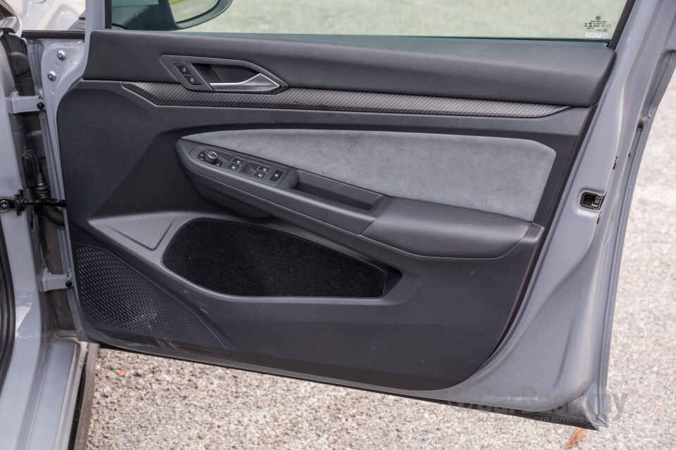 Volkswagen Golf Mk8 (2021) Interior
