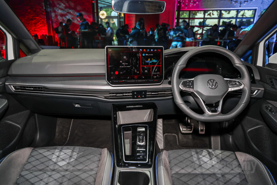 Volkswagen Golf Mk8.5 (2025) Interior
