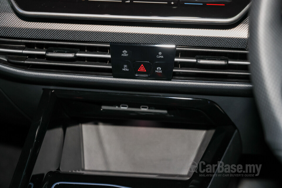 Volkswagen Golf Mk8.5 (2025) Interior