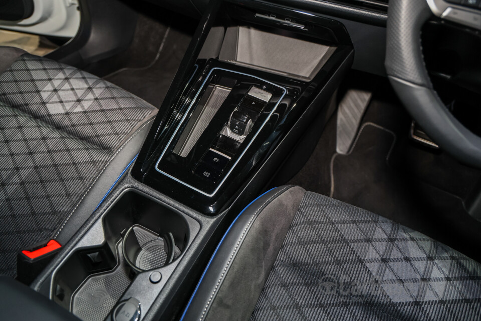 Volkswagen Golf Mk8.5 (2025) Interior