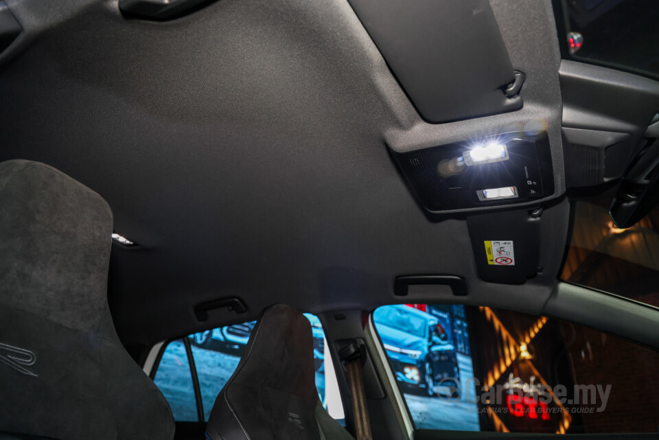 Volkswagen Golf Mk8.5 (2025) Interior