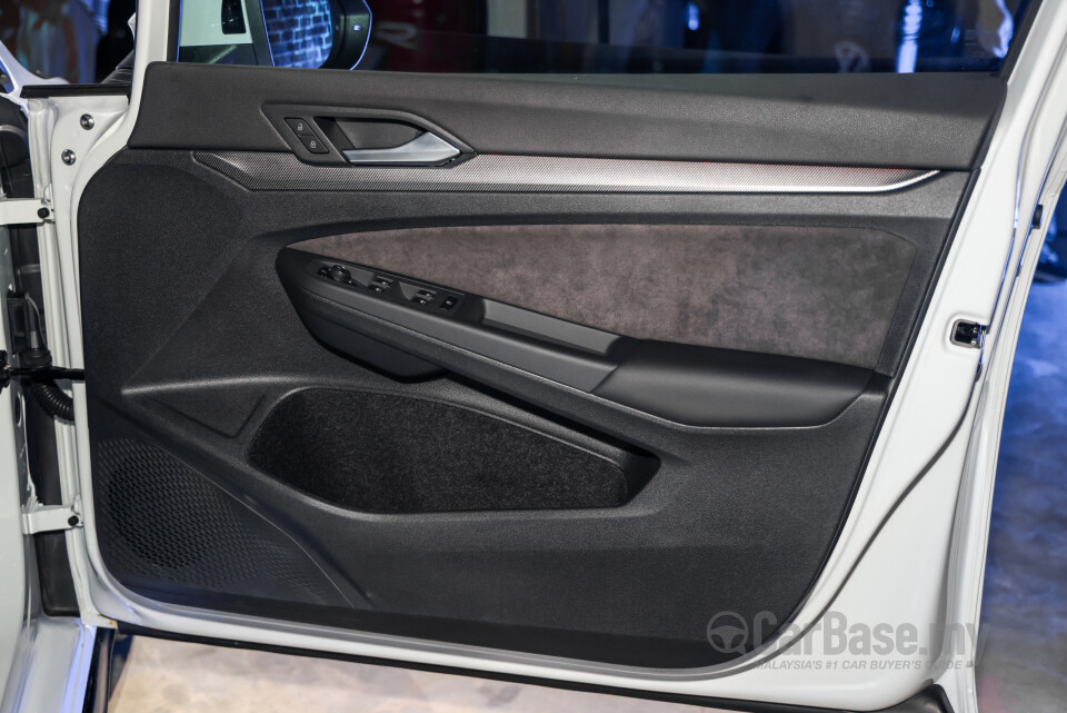 Volkswagen Golf Mk8.5 (2025) Interior