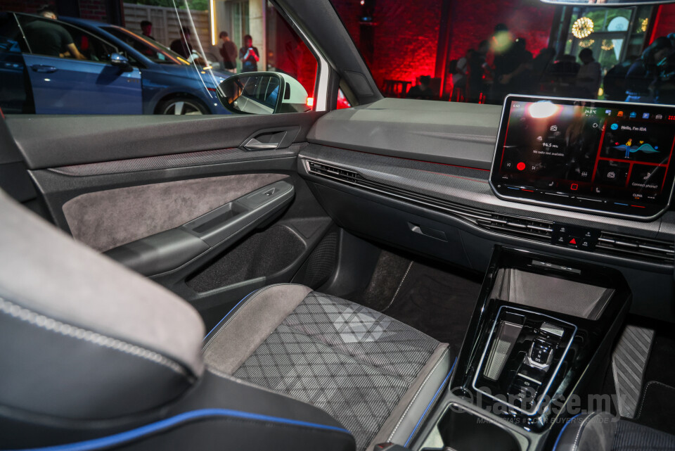 Volkswagen Golf Mk8.5 (2025) Interior