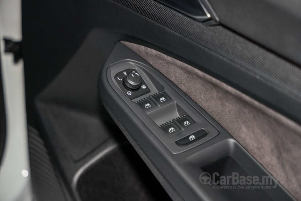 Volkswagen Golf Mk8.5 (2025) Interior
