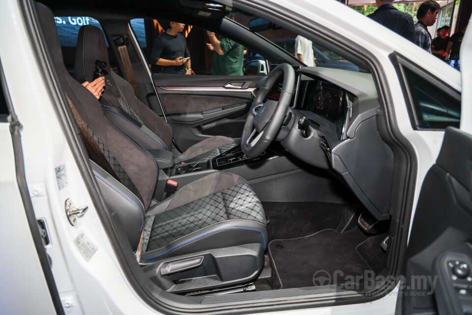 Volkswagen Golf Mk8.5 (2025) Interior