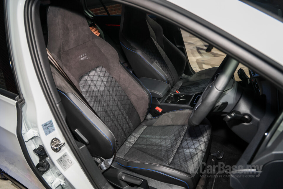 Volkswagen Golf Mk8.5 (2025) Interior