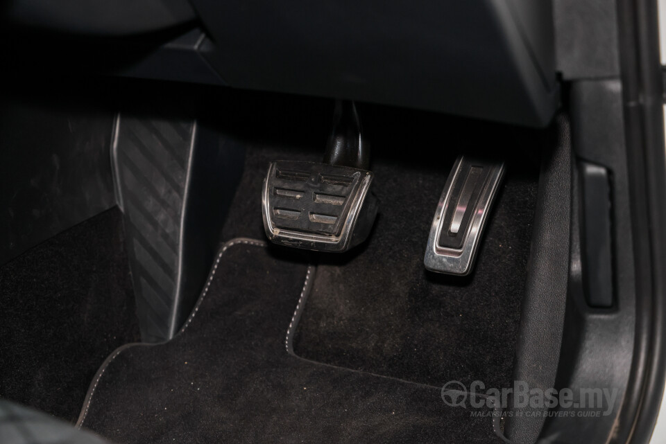 Volkswagen Golf Mk8.5 (2025) Interior