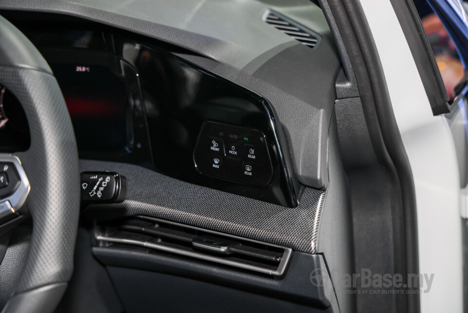 Volkswagen Golf Mk8.5 (2025) Interior