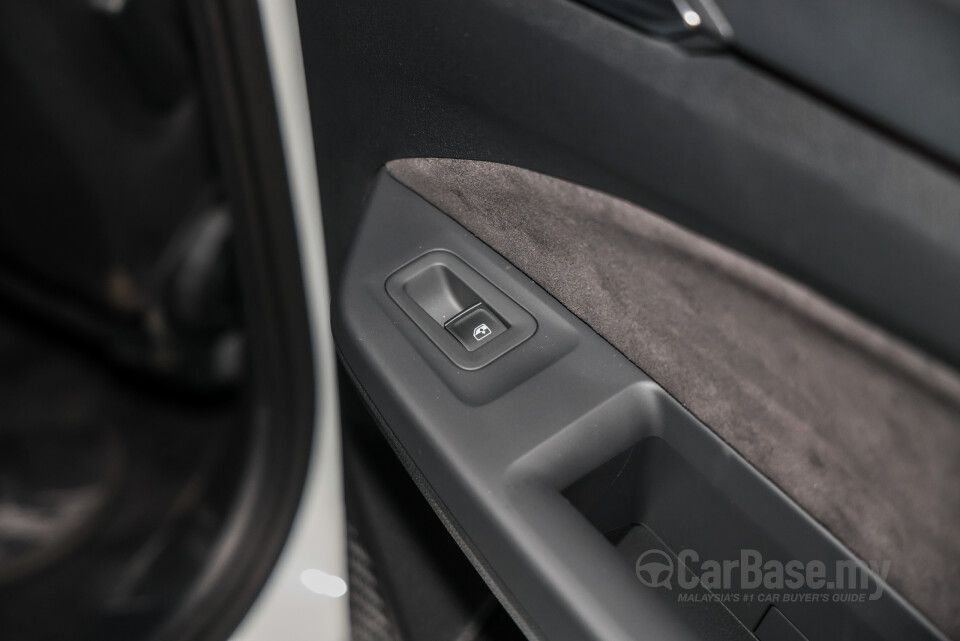 Volkswagen Golf Mk8.5 (2025) Interior