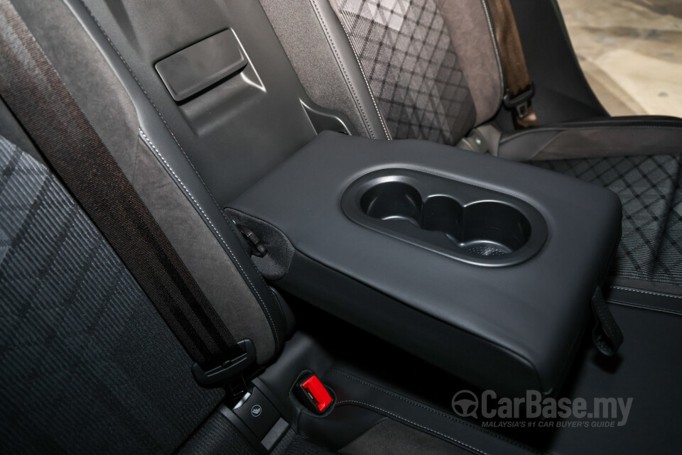 Volkswagen Golf Mk8.5 (2025) Interior