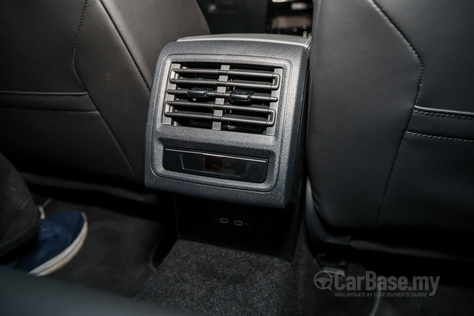 Volkswagen Golf Mk8.5 (2025) Interior