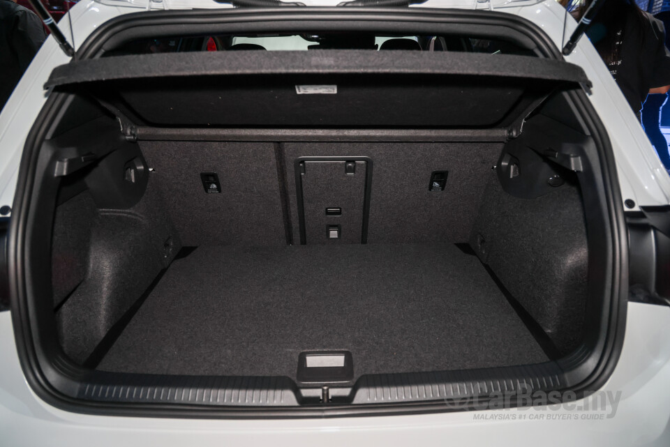 Volkswagen Golf Mk8.5 (2025) Interior