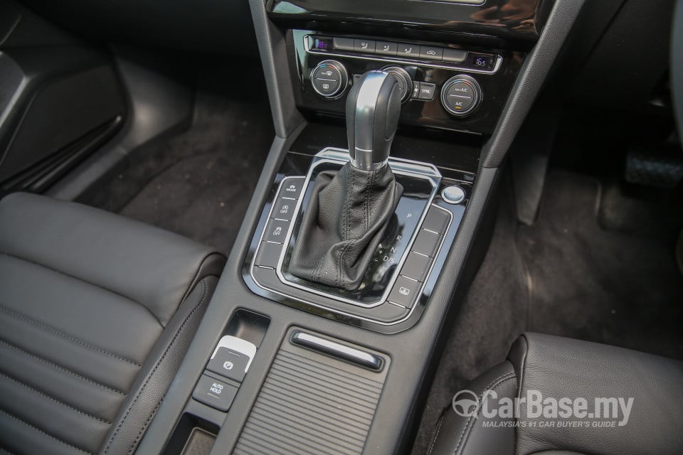 Volkswagen Passat B8 (2016) Interior