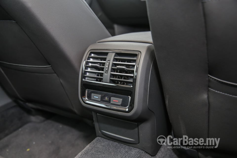 Volkswagen Passat B8 (2016) Interior