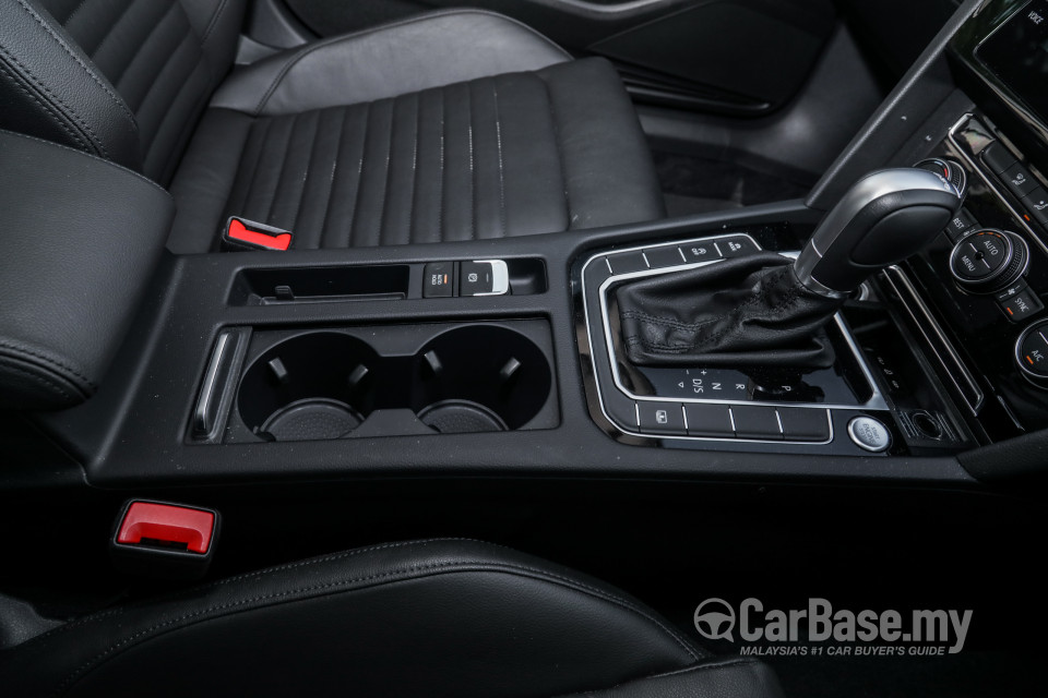 Volkswagen Passat B8 (2016) Interior