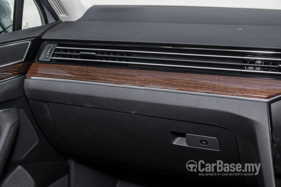 Volkswagen Passat B8 (2016) Interior