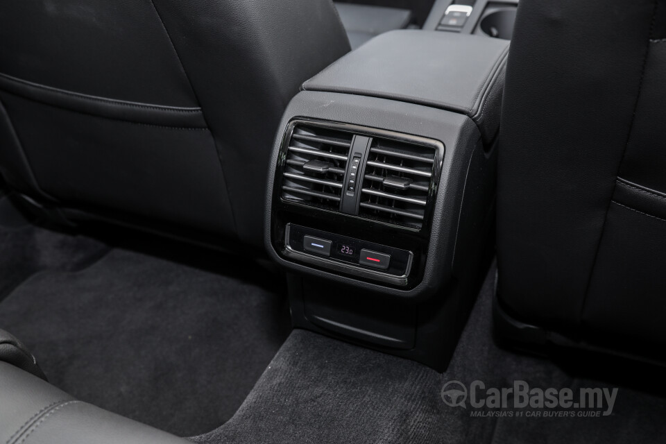 Toyota Fortuner AN160 (2016) Interior