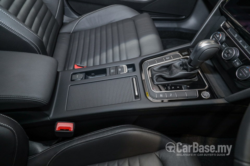 Volkswagen Passat B8.5 (2020) Interior