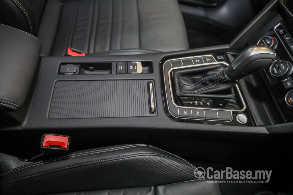 Volkswagen Passat B8.5 (2020) Interior
