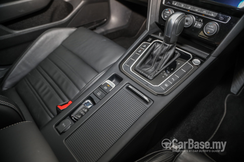 Volkswagen Passat B8.5 (2020) Interior