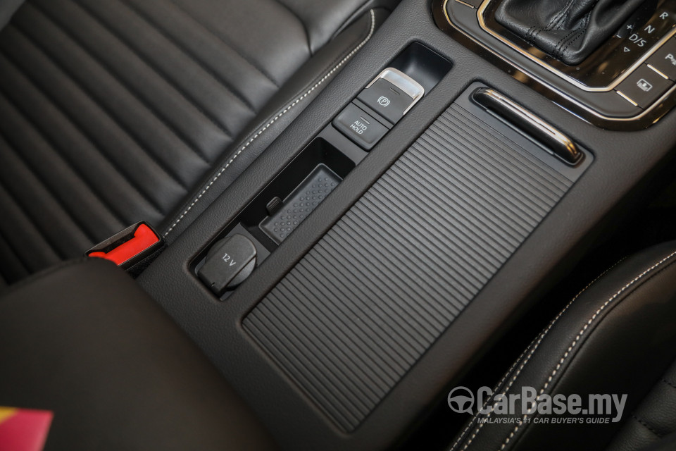 Volkswagen Passat B8.5 (2020) Interior