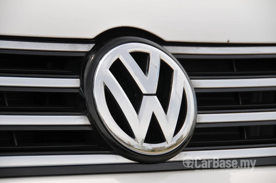 Volkswagen Passat B7 (2011) Exterior
