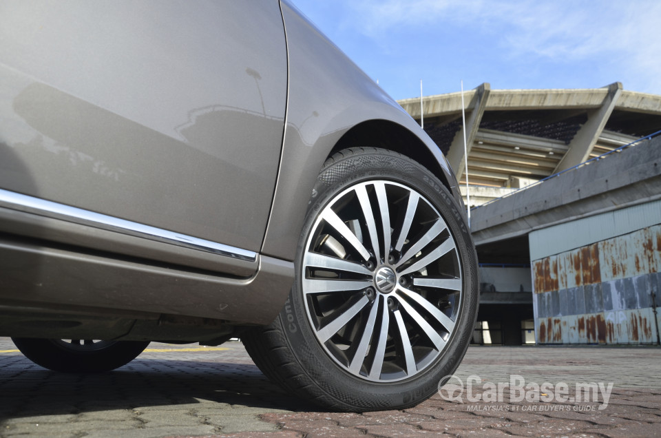 Volkswagen Passat B7 (2011) Exterior