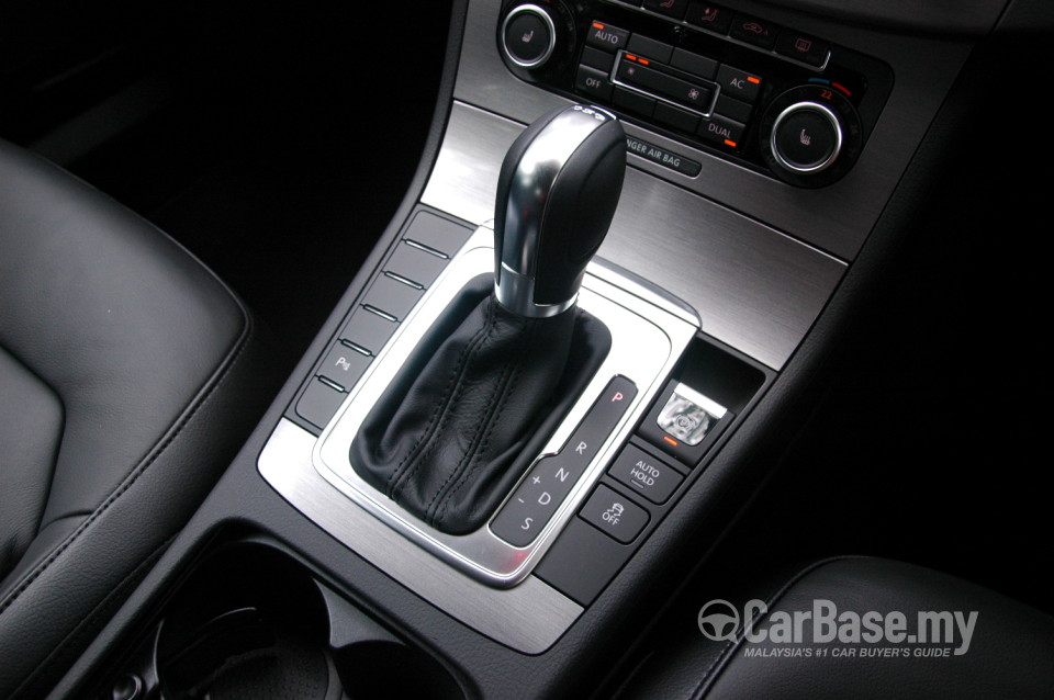 Volkswagen Passat B7 (2011) Interior