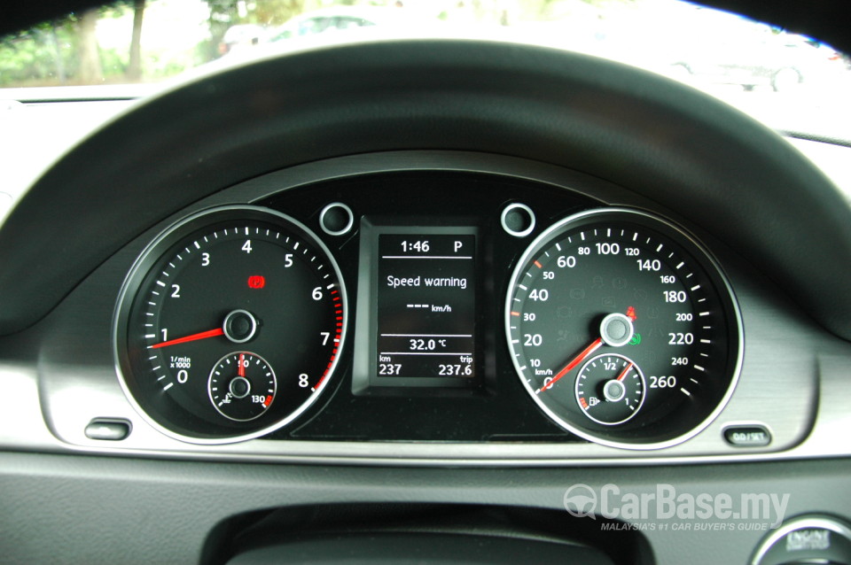 Volkswagen Passat B7 (2011) Interior