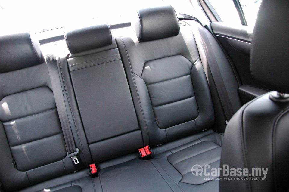 Volkswagen Passat B7 (2011) Interior