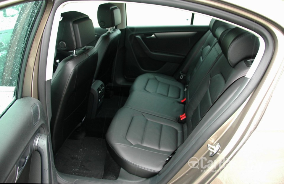 Volkswagen Passat B7 (2011) Interior