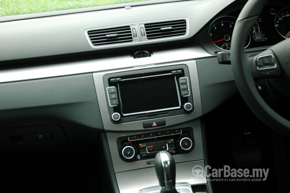 Volkswagen Passat B7 (2011) Interior