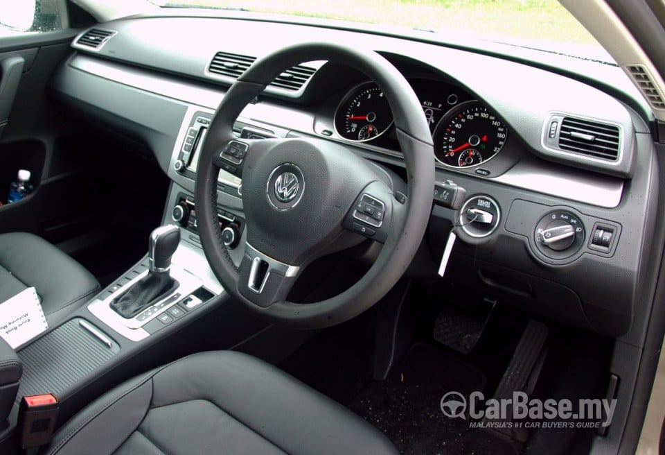 Volkswagen Passat B7 (2011) Interior