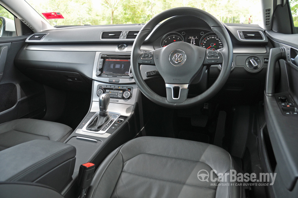 Volkswagen Passat B7 (2011) Interior
