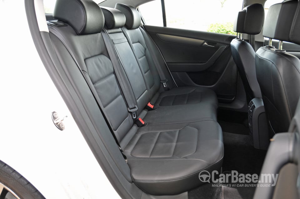 Volkswagen Passat B7 (2011) Interior