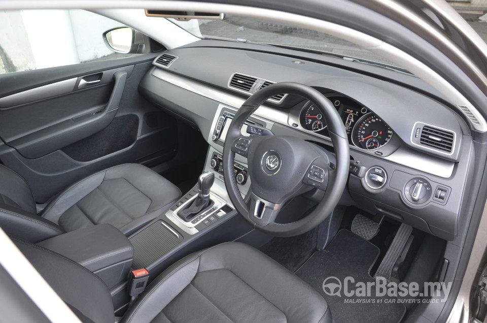 Volkswagen Passat B7 (2011) Interior