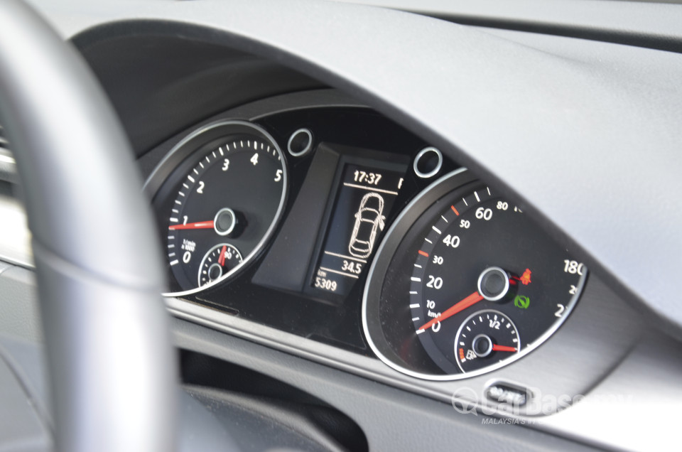 Volkswagen Passat B7 (2011) Interior