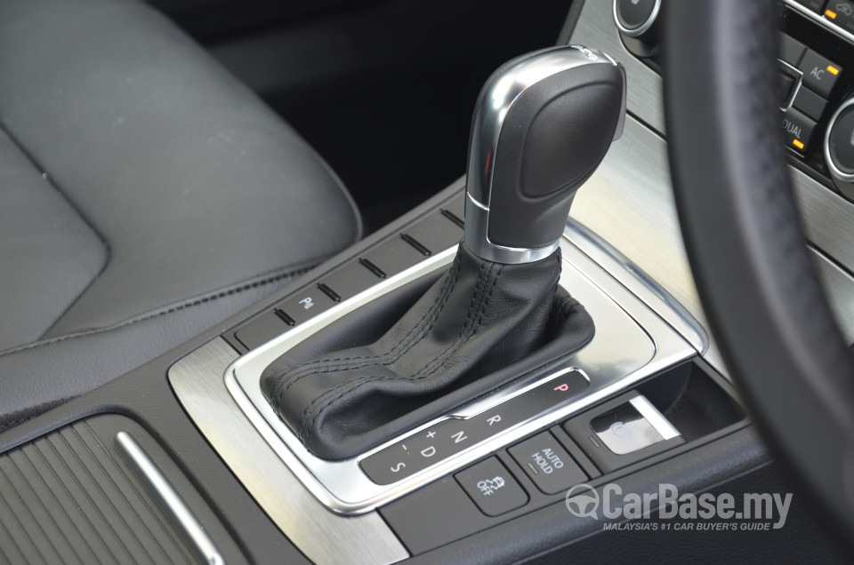 Volkswagen Passat B7 (2011) Interior