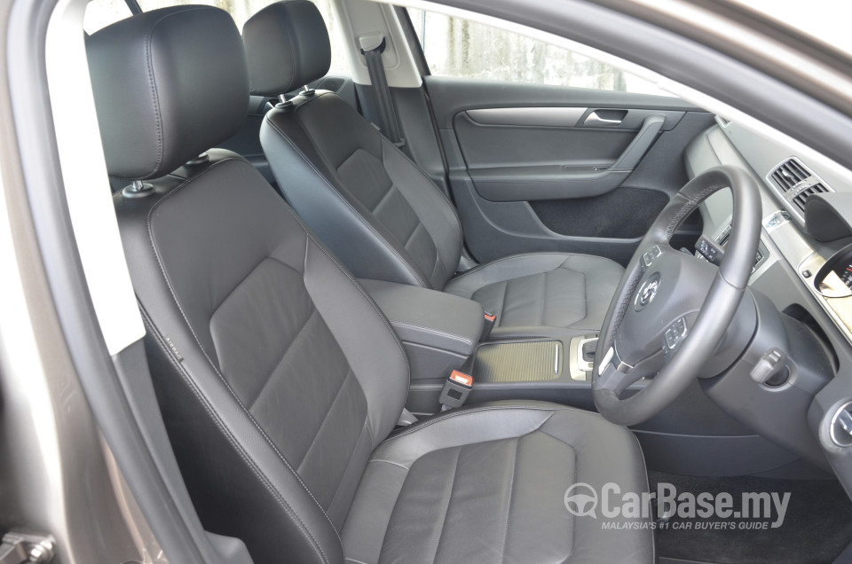 Volkswagen Passat B7 (2011) Interior