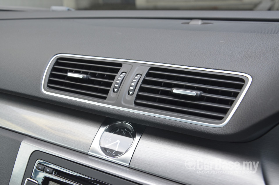 Volkswagen Passat B7 (2011) Interior