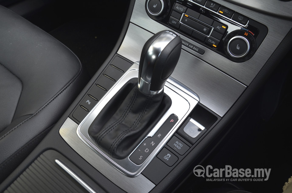 Volkswagen Passat B7 (2011) Interior
