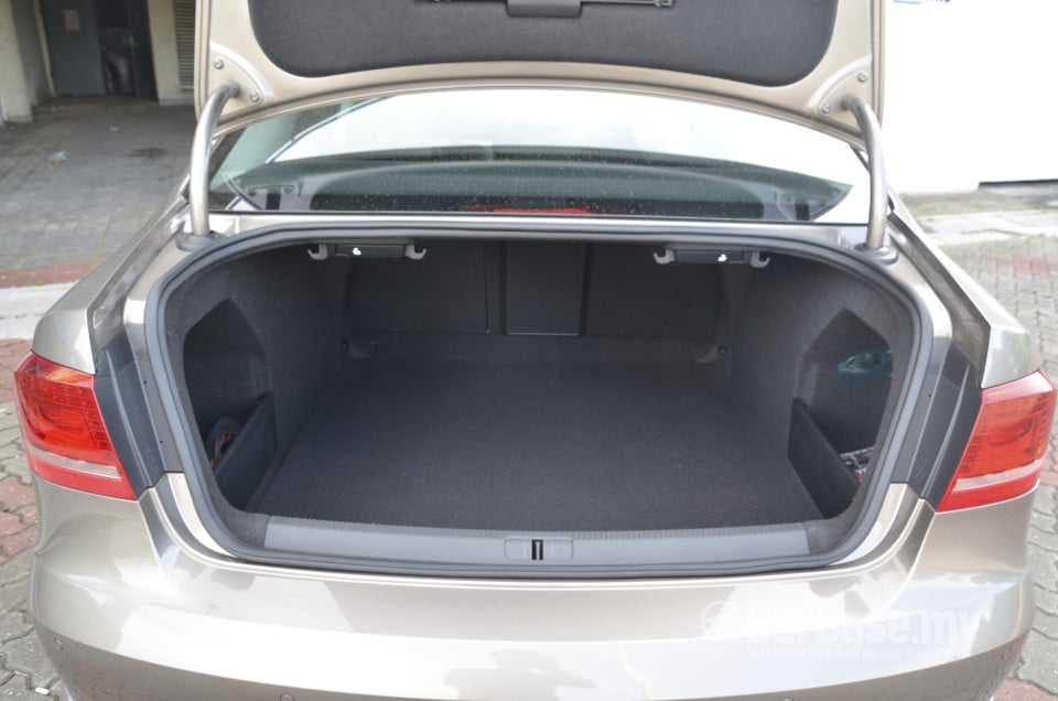 Volkswagen Passat B7 (2011) Interior