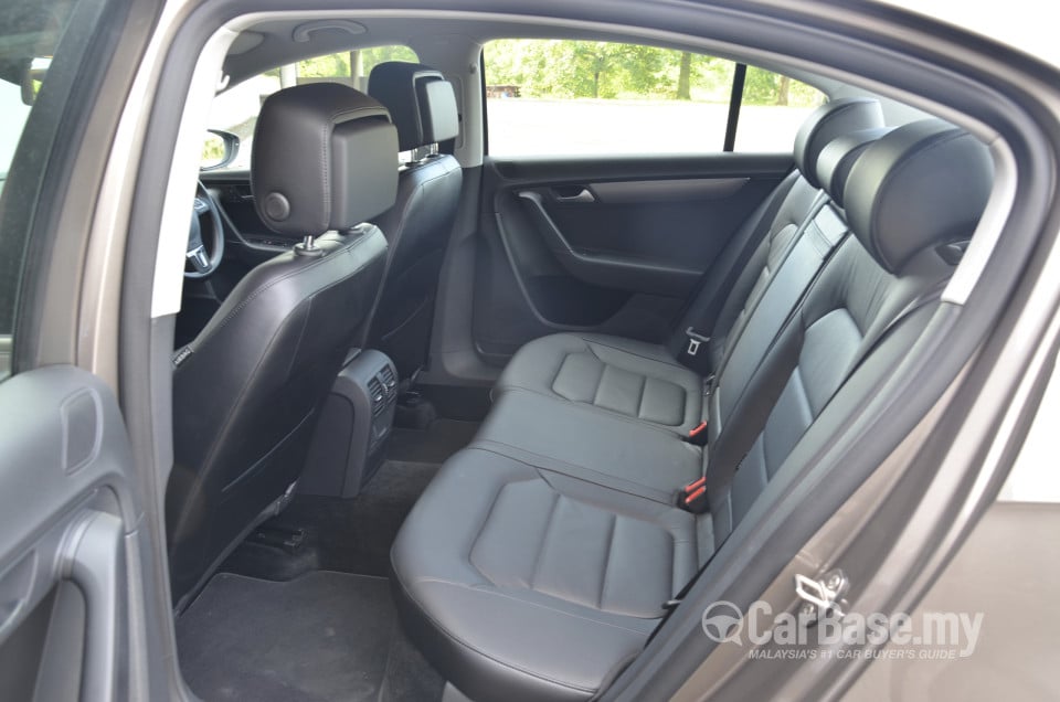 Volkswagen Passat B7 (2011) Interior