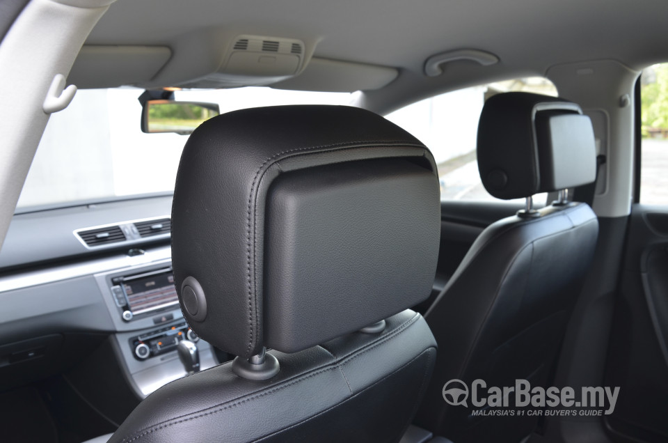 Volkswagen Passat B7 (2011) Interior