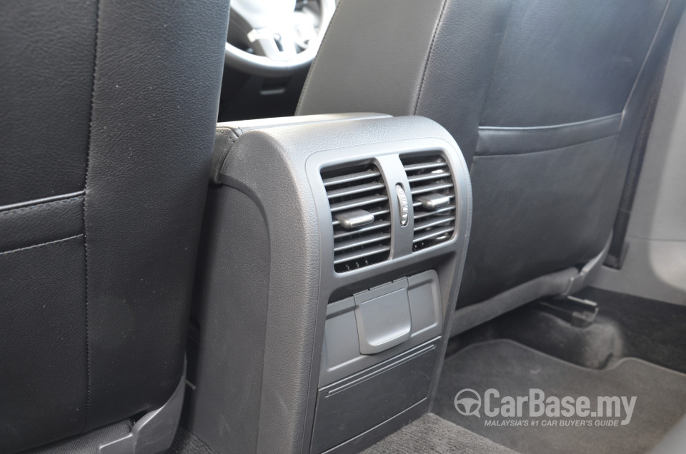 Volkswagen Passat B7 (2011) Interior